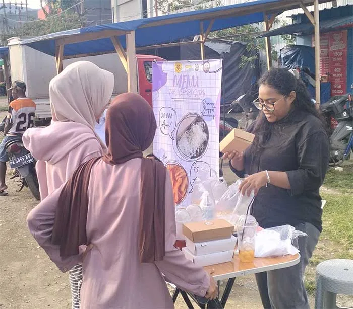 Inovasi Pangan Lokal Mahasiswa Uncen Tembus Pasar, “The Crispy” Disambut Antusias Konsumen
