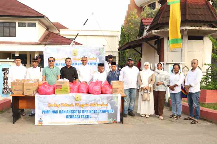DPRK Kota Jayapura Bagikan Ratusan Takjil di Hari ke-26 Ramadan