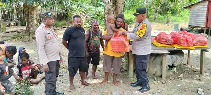 Polsek Makimi Perkuat Silaturahmi Kamtibmas di Kampung Biha,  Kapolsek IPTU Samuel Picauly Ajak Warga Jaga Keamanan dan Jauhi Miras