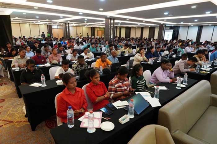 Peserta Pelatihan Literasi AI di Timika Membludak