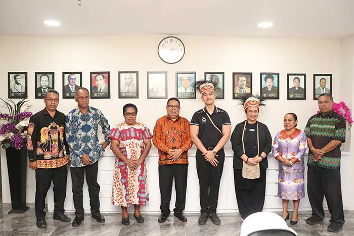 Kaesang Pangarep Kunjungi Kantor Sinode GKI di Tanah Papua