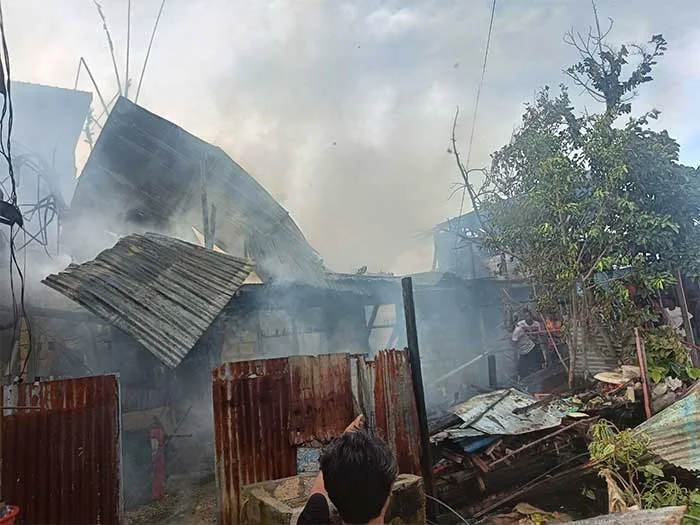 Diduga Korsleting dan Angin Kencang, Rumah di Hamadi Pantai Tak Terselamatkan