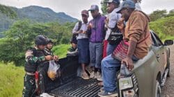 Tembus Medan Terjal, Satgas TNI Antar Anak Sekolah di Pedalaman Tolikara