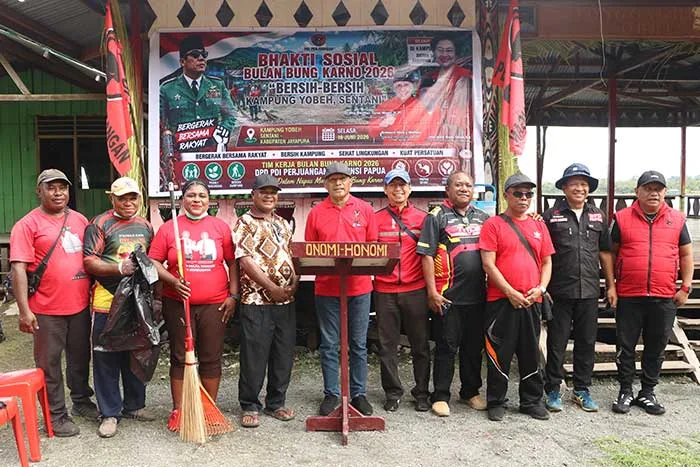 Aksi Nyata di Pesisir Danau Sentani, PDIP Papua Bersihkan Kampung Yobeh