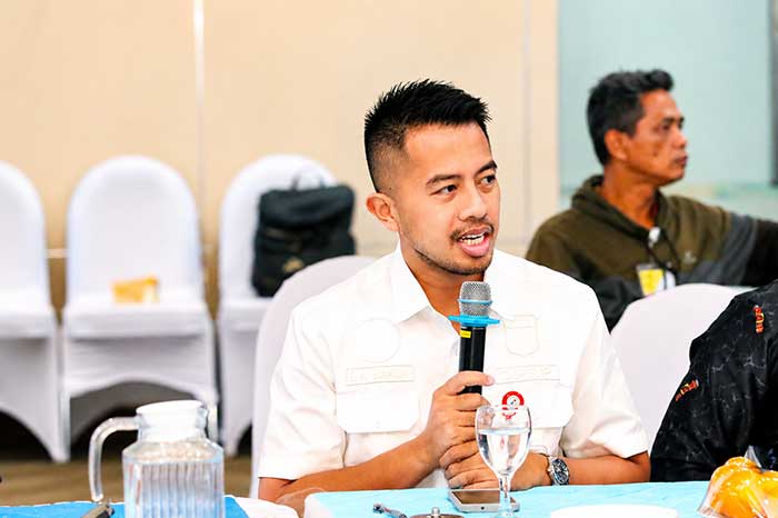 Satu SPBU di Serui Picu Antrean Panjang, Edward  Banua Soroti Kelangkaan BBM Subsidi