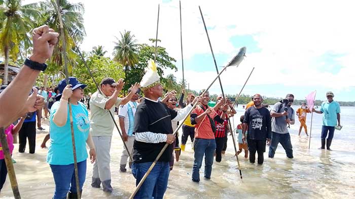 Bupati Biak Buka Snap Mor FBMW 2026, Dijemput Tarian Adat