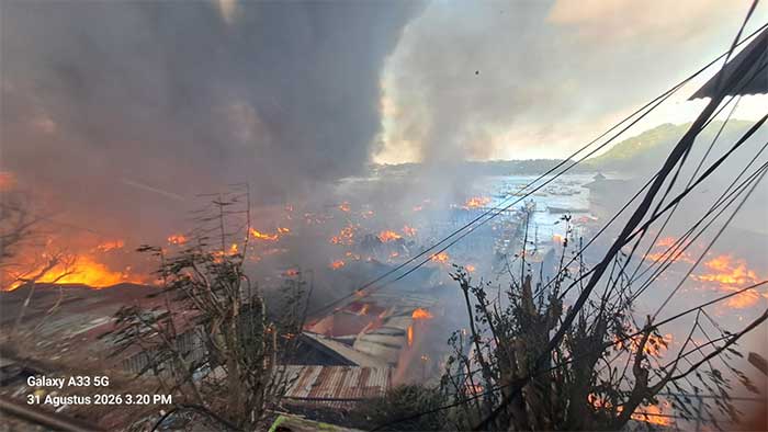 Kebakaran Hebat,  Pemukiman Palopo, Dok V Bawah, Kota Jayapura, Ratusan Rumah Terbakar