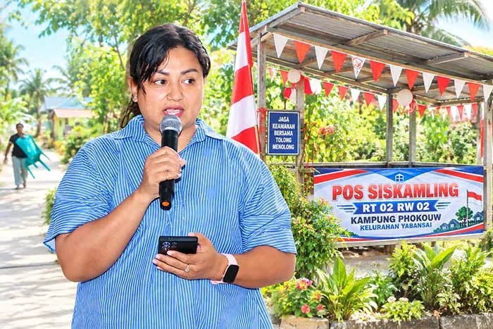 Bripka Trixy Gagas Pos Siskamling di Yabansai, Warga Gotong Royong Jaga Kamtibmas
