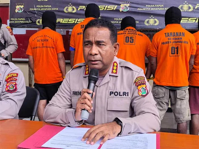 Manfaatkan Situasi Kebakaran, 8 Orang Jadi Tersangka Penjarahan di Dok V Bawah