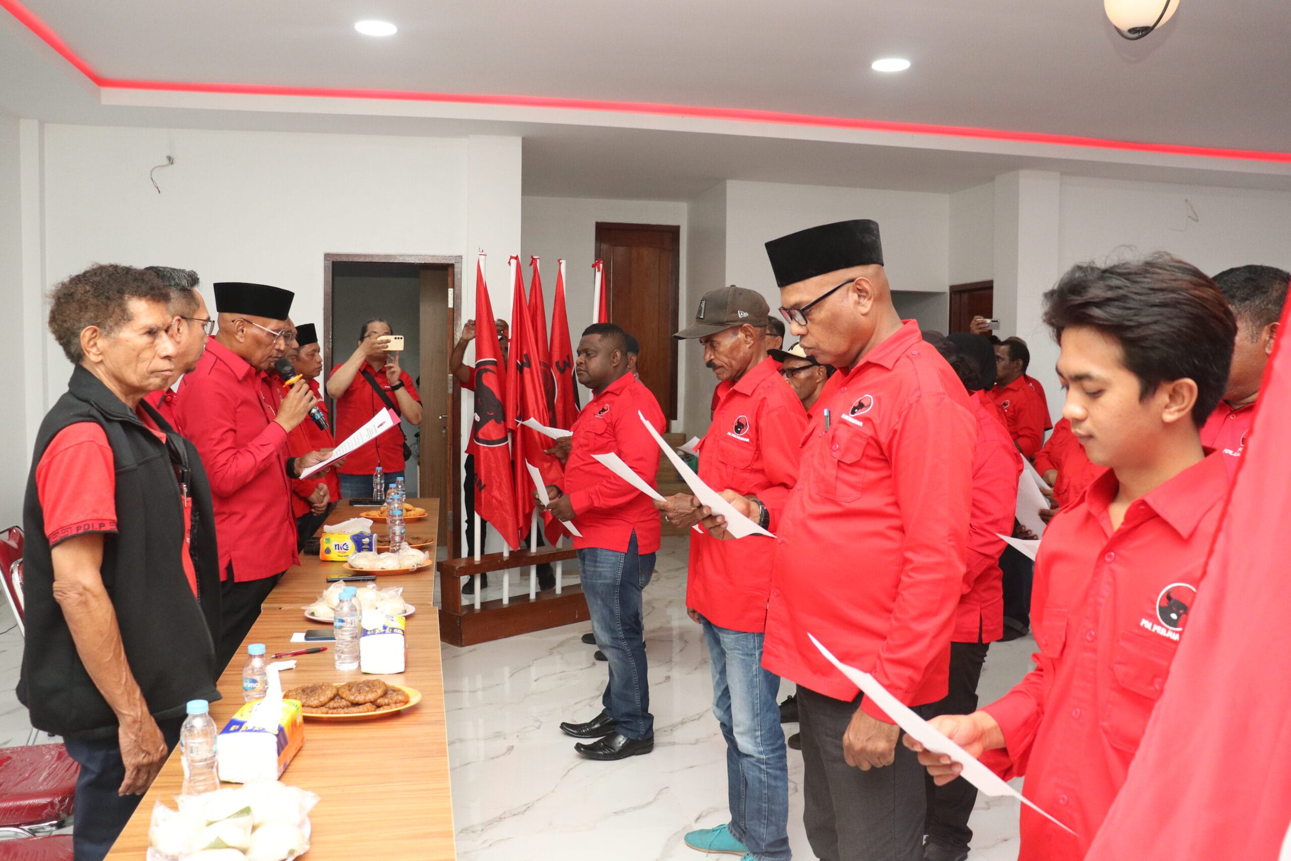 PAC PDI Perjuangan Se- Kota Jayapura Resmi Dikukuhkan, BTM Minta Kader Turun ke Rakyat