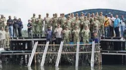 Jelang HUT ke-81 TNI, Pangdam Cenderawasih Tanam Sagu dan Tebar 81.000 Benih Ikan di Danau Sentani
