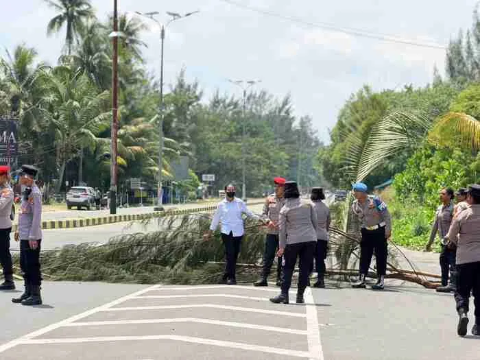 Polresta Jayapura Kota Buka Palang di Ringroad dan Jembatan Merah, Arus Lalu Lintas Kembali Lancar